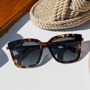 DIFF BELLA SUNGLASSES